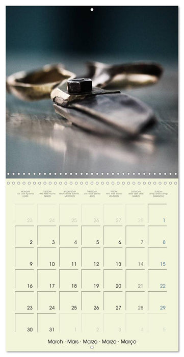 Historic Sewing Tools (CALVENDO Monthly Calendar 2026)