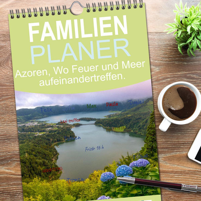 Azoren, Wo Feuer und Meer aufeinandertreffen. (CALVENDO Familienplaner 2026)