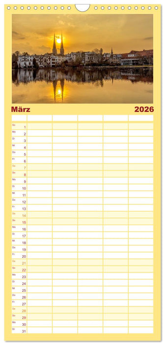 Lübeck – Im Licht der Zeit (CALVENDO Familienplaner 2026)