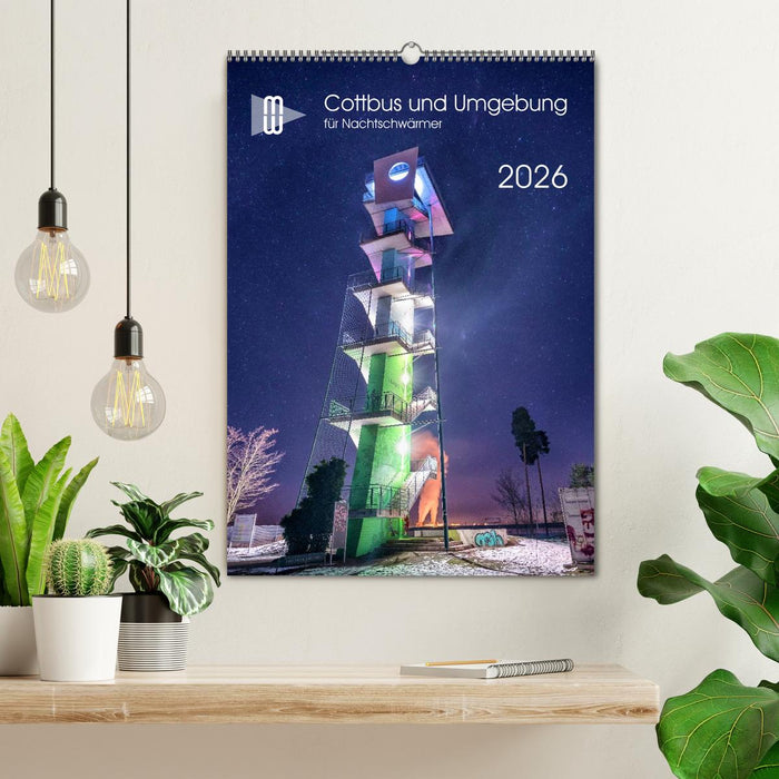 Cottbus und Umgebung für Nachtschwärmer (CALVENDO Wandkalender 2026)