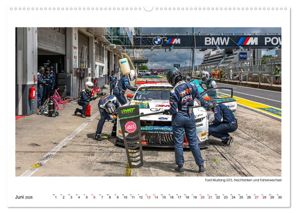 Wilde Mustangs am Nürburgring (CALVENDO Premium Wandkalender 2026)