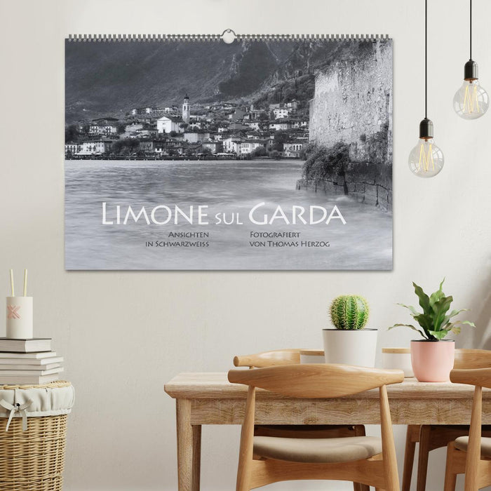 Limone sul Garda schwarzweiß (CALVENDO Wandkalender 2026)