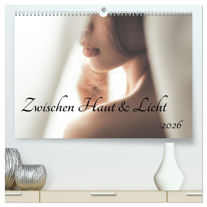 Zwischen Haut und Licht (CALVENDO Premium Wandkalender 2026)