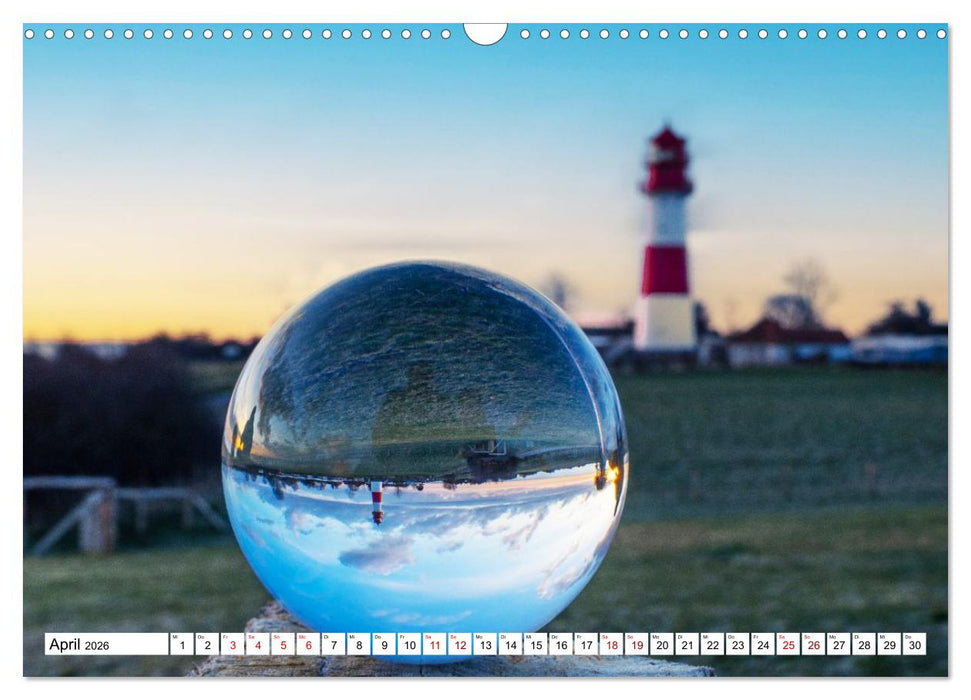 Lensball-Fotografie am Meer (CALVENDO Wandkalender 2026)