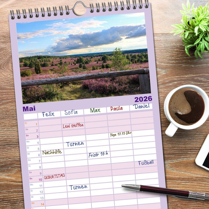 Wanderung durch die zauberhafte Lüneburger Heide (CALVENDO Familienplaner 2026)