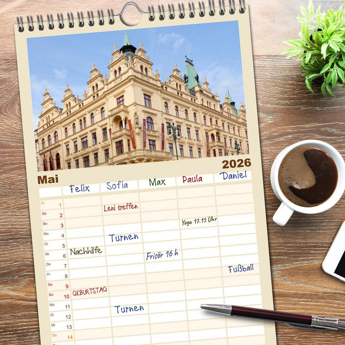 Goldenes Prag (CALVENDO Familienplaner 2026)