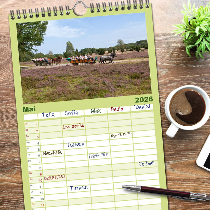 Die Lüneburger Heide - Ausflugsziel im Norden (CALVENDO Familienplaner 2026)