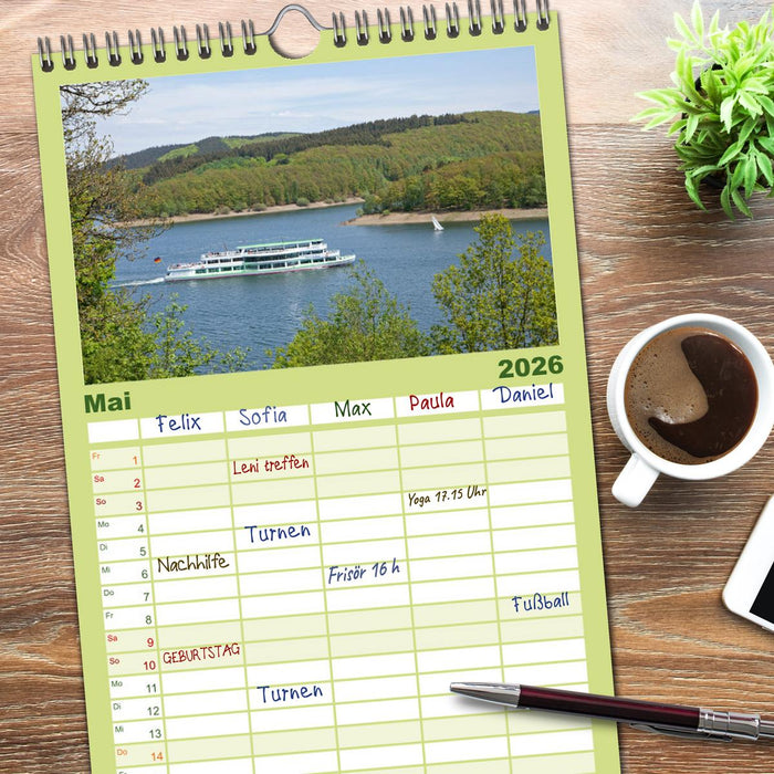 Das Sauerland - Mittelgebirge im Herzen Deutschlands (CALVENDO Familienplaner 2026)