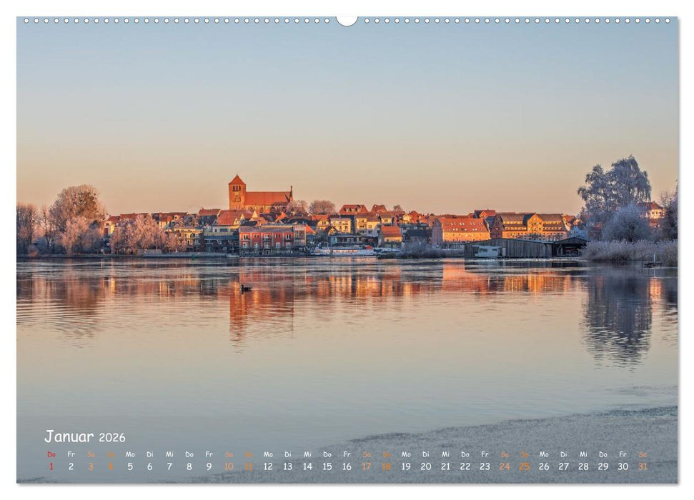 Zwischen See und Himmel - Waren (Müritz) im Wandel der Jahreszeiten (CALVENDO Premium Wandkalender 2026)