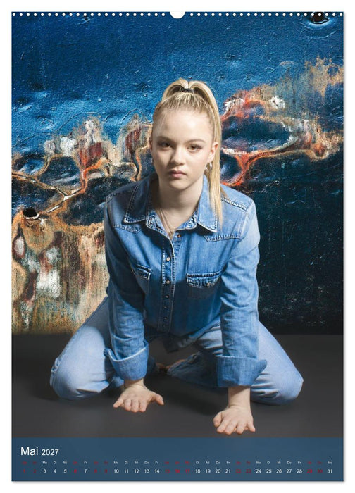 Hailie - Blond in Jeans (CALVENDO Wandkalender 2027)