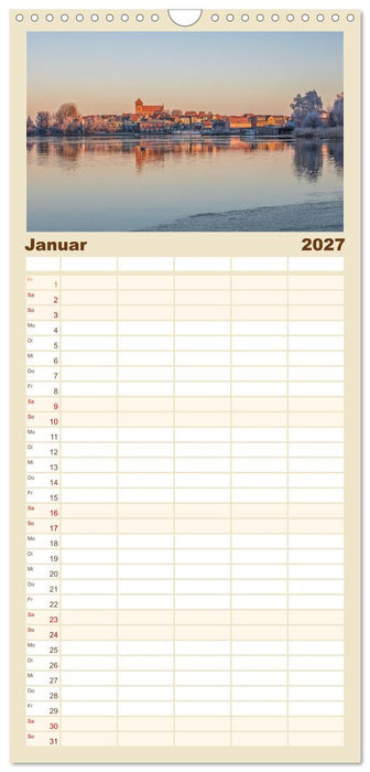 Zwischen See und Himmel - Waren (Müritz) im Wandel der Jahreszeiten (CALVENDO Familienplaner 2027)