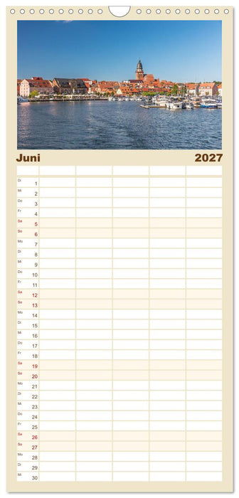 Zwischen See und Himmel - Waren (Müritz) im Wandel der Jahreszeiten (CALVENDO Familienplaner 2027)