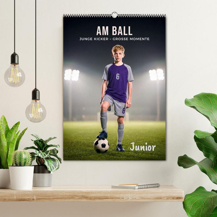 Am Ball Junior - Junge Kicker - Große Momente (CALVENDO Wandkalender 2027)
