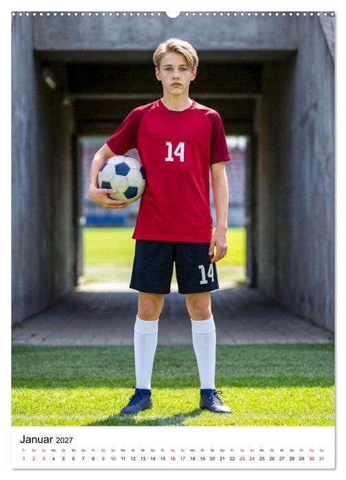 Am Ball Junior - Junge Kicker - Große Momente (CALVENDO Wandkalender 2027)