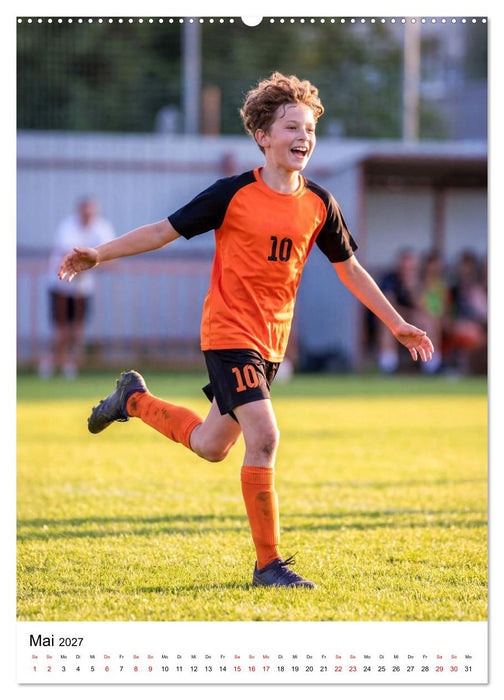 Am Ball Junior - Junge Kicker - Große Momente (CALVENDO Premium Wandkalender 2027)