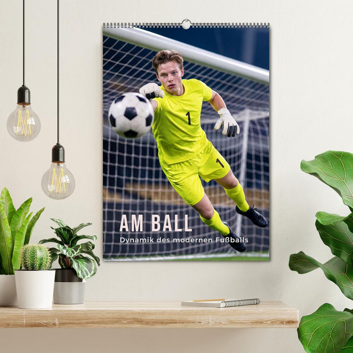 Am Ball - Dynamik des modernen Fußballs (CALVENDO Wandkalender 2027)