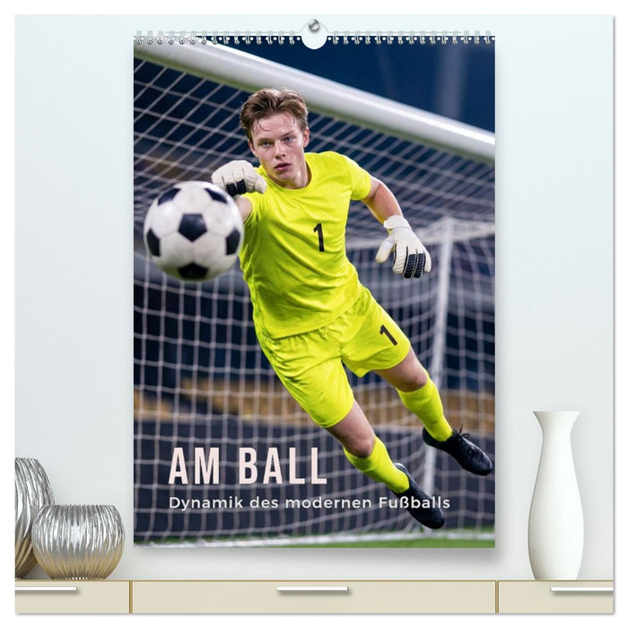 Am Ball - Dynamik des modernen Fußballs (CALVENDO Premium Wandkalender 2027)