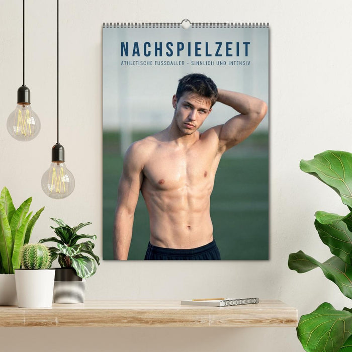 Nachspielzeit - Athletische Fußballer - sinnlich und intensiv (CALVENDO Wandkalender 2027)