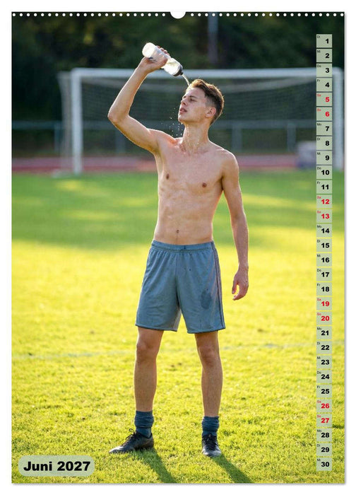 Nachspielzeit - Athletische Fußballer - sinnlich und intensiv (CALVENDO Wandkalender 2027)