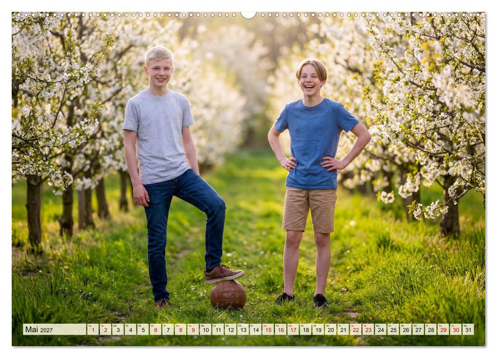 Unbeschwerte Jahre - Jungen zwischen Abenteuer und Freundschaft (CALVENDO Premium Wandkalender 2027)