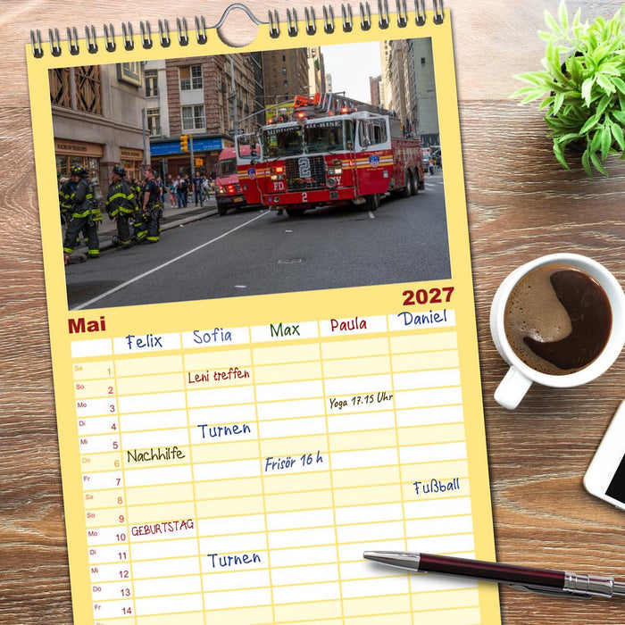 Feuerwehr New York - Heart of the City (CALVENDO Familienplaner 2027)
