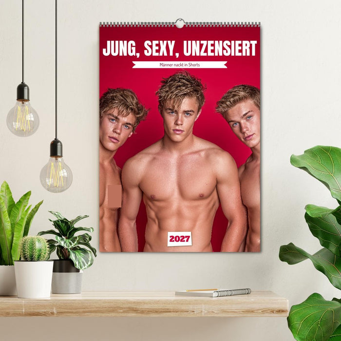 JUNG, SEXY, UNZENSIERT - Männer nackt in Shorts (CALVENDO Wandkalender 2027)
