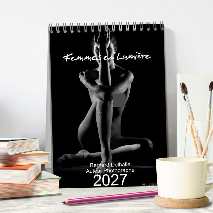 Les Femmes en Lumière (CALVENDO Calendrier mensuel 2027)
