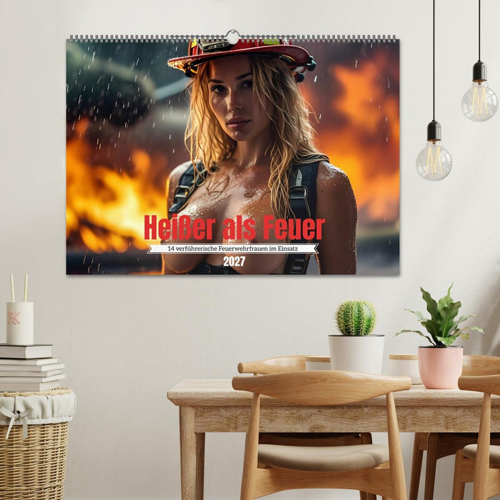 Heißer als Feuer: 14 verführerische Feuerwehrfrauen im Einsatz (CALVENDO Wandkalender 2027)