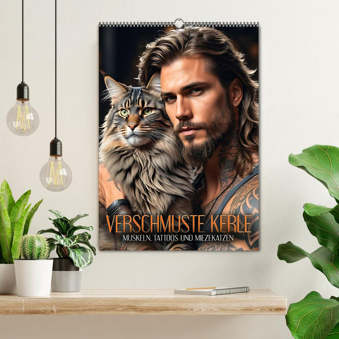 Verschmuste Kerle - Muskeln, Tattoos und Miezekatzen (CALVENDO Wandkalender 2027)