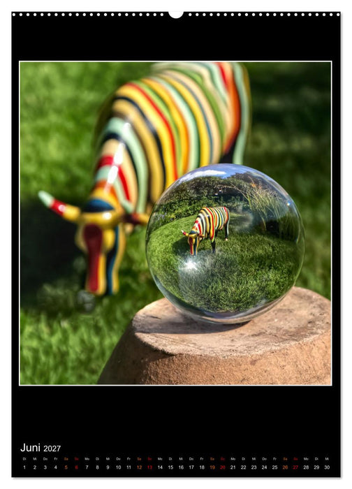 Momente aus Glas – Glaskugelfotografie (CALVENDO Wandkalender 2027)