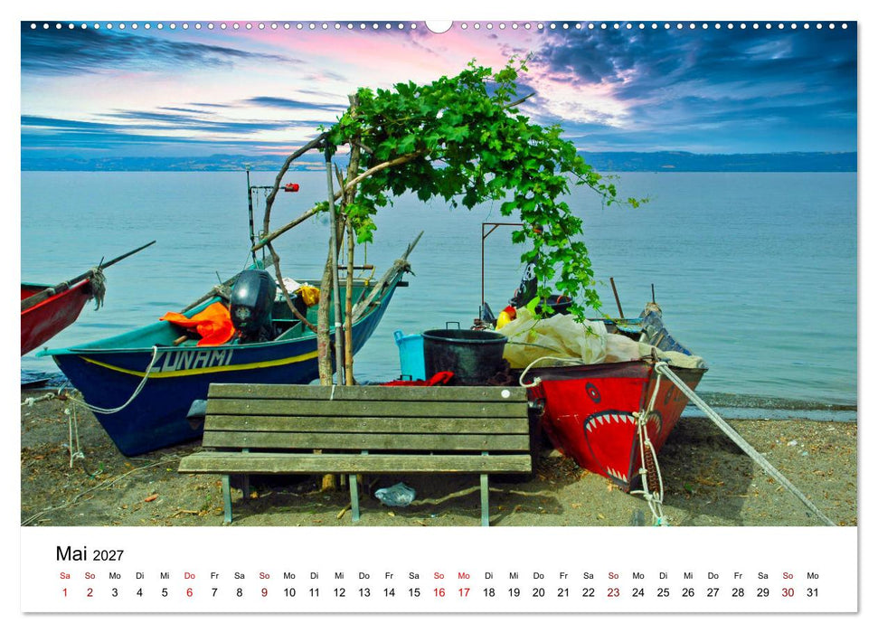 Farbenfrohe Boote in kristallklarem Wasser (CALVENDO Wandkalender 2027)