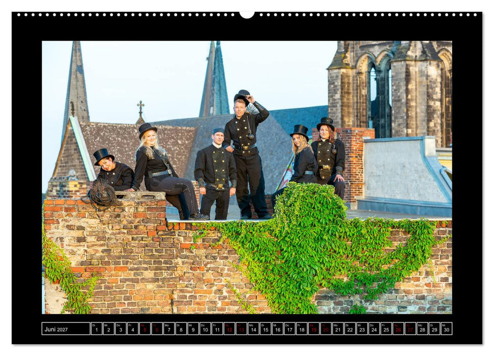 Schornsteinfeger über Berlin - Die Glücksbringer auf den Dächern der Hauptstadt (CALVENDO Premium Wandkalender 2027)