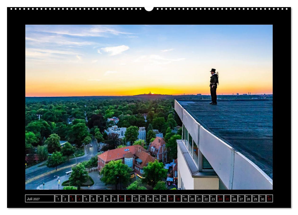 Schornsteinfeger über Berlin 2027 (CALVENDO Premium Wandkalender 2027)