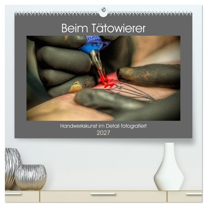 Beim Tätowierer (CALVENDO Premium Wandkalender 2027)