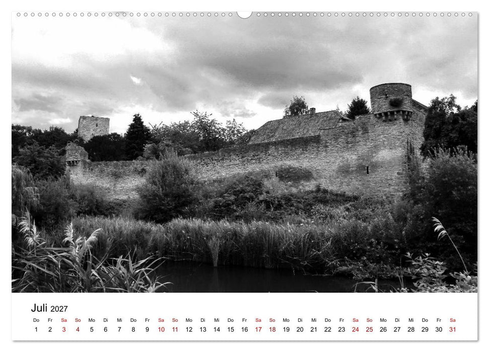 Burgen in schwarzweiß - Wie aus alten Zeiten (CALVENDO Premium Wandkalender 2027)