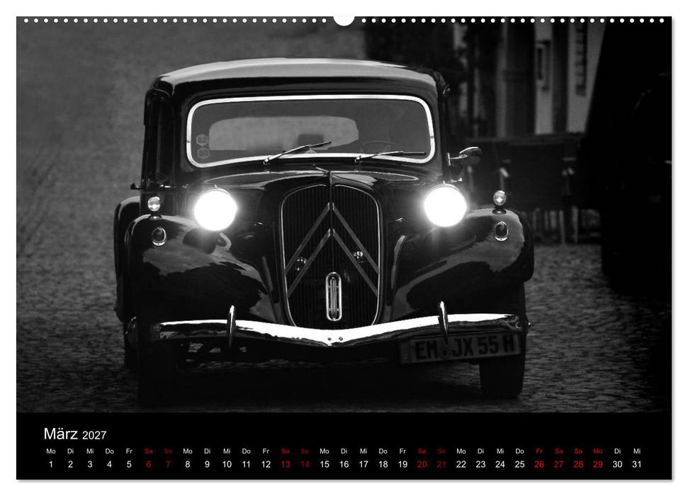 Citroën 11 CV Traction Avant in schwarzweiss (CALVENDO Premium Wandkalender 2027)