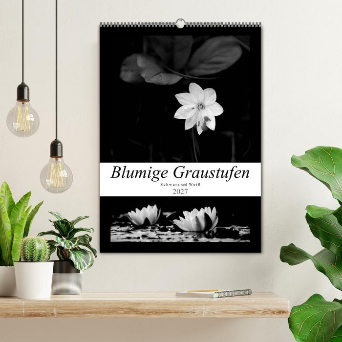 Blumige Graustufen - Schwarz und Weiß (CALVENDO Wandkalender 2027)