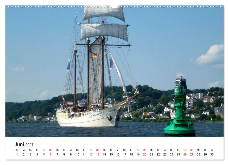 Kurs Elbe - Schiffe zwischen Hafen, Strom und Meer (CALVENDO Premium Wandkalender 2027)