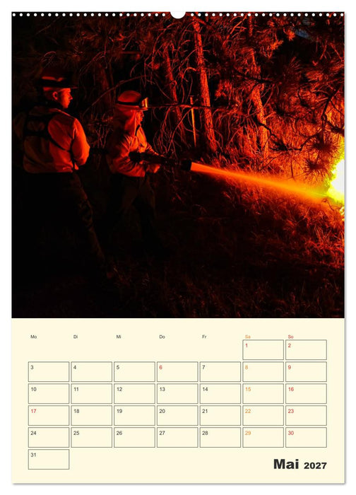 Feuerwehr - Warten auf den nächsten Einsatz (CALVENDO Premium Wandkalender 2027)