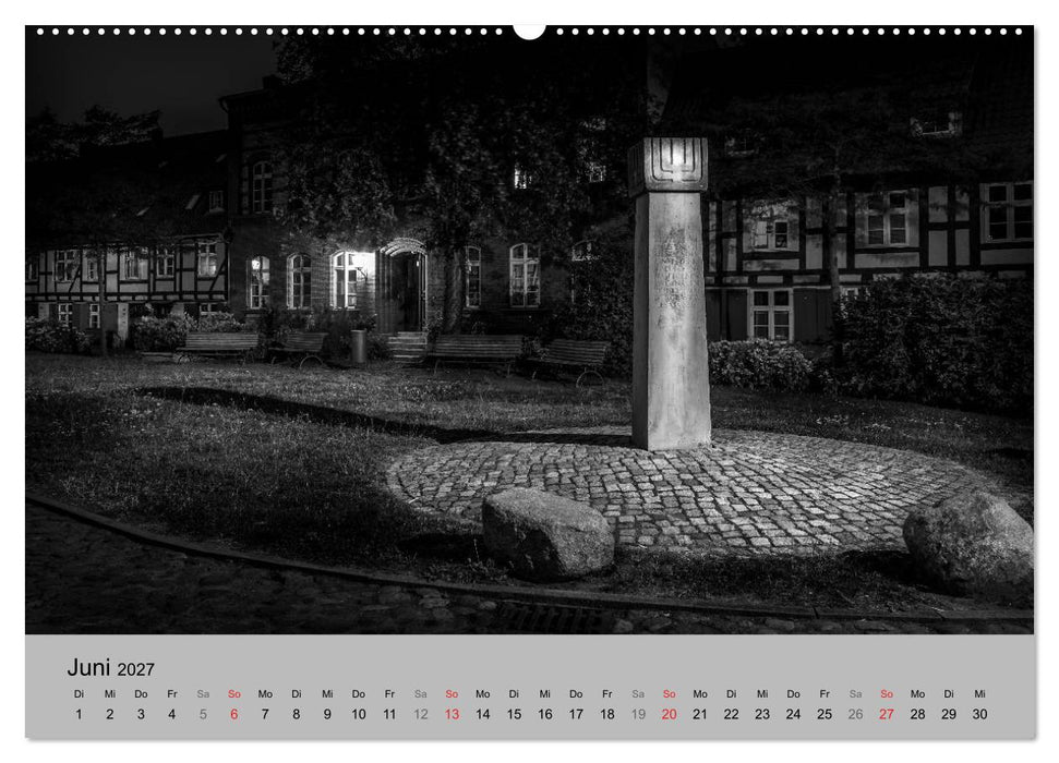 Hansestadt Stralsund bei Nacht (mit GPS-Koordinaten) (CALVENDO Premium Wandkalender 2027)