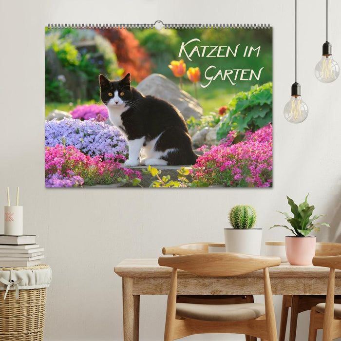 Katzen im Garten (CALVENDO Wandkalender 2027)