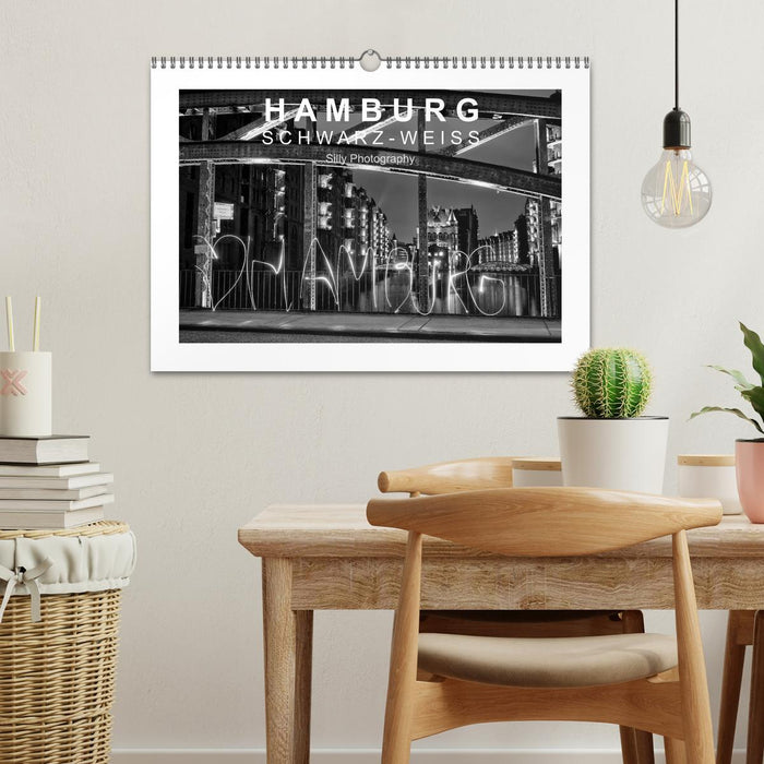 Hamburg in schwarz-weiß (CALVENDO Wandkalender 2027)