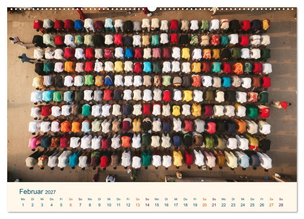 Zu viele für ein Selfie — Der Mensch im Strom der Menge (CALVENDO Premium Wandkalender 2027)