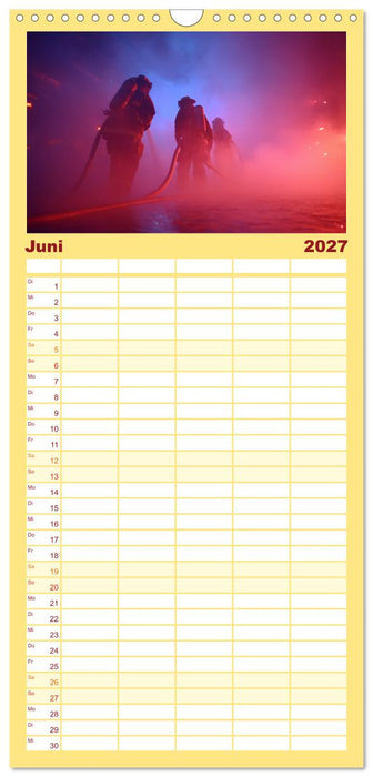 Feuer und Flamme - Feuerwehrkalender (CALVENDO Familienplaner 2027)