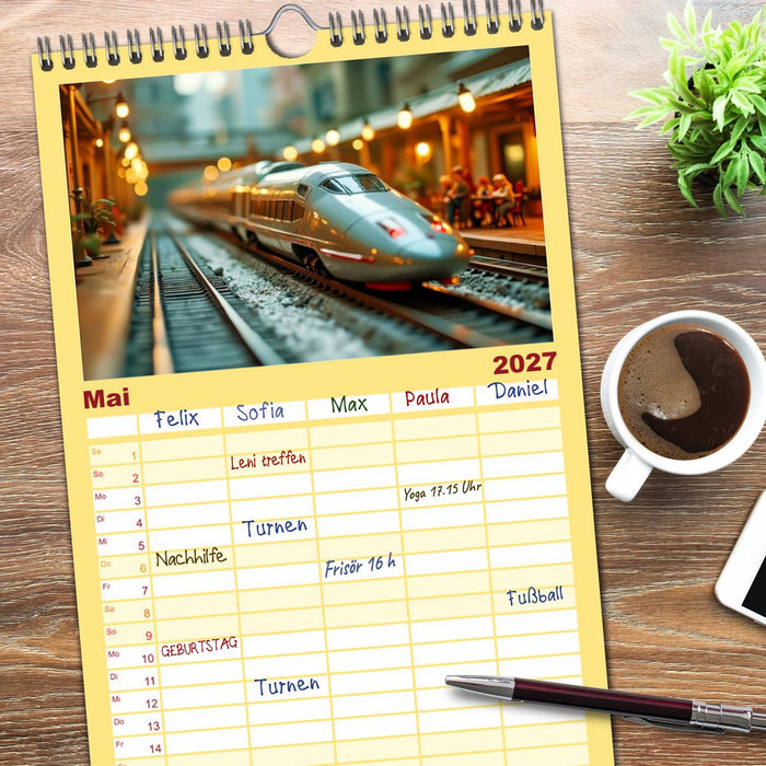 Futuristische Modelleisenbahn (CALVENDO Familienplaner 2027)