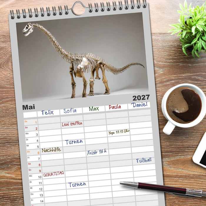 Knochen der Giganten - Dinosaurier im Porträt (CALVENDO Familienplaner 2027)