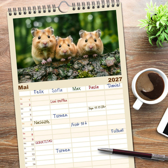 Wild und flauschig - Hamster - Abenteuer in freier Natur (CALVENDO Familienplaner 2027)