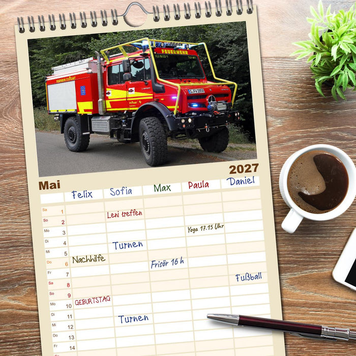Unimog bei der Feuerwehr (CALVENDO Familienplaner 2027)