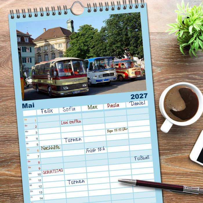 Omnibusse im Fokus (CALVENDO Familienplaner 2027)