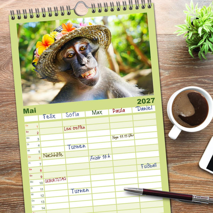 Witzige Tier-Selfies. Lustige Portraits aus der Tierwelt (CALVENDO Familienplaner 2027)